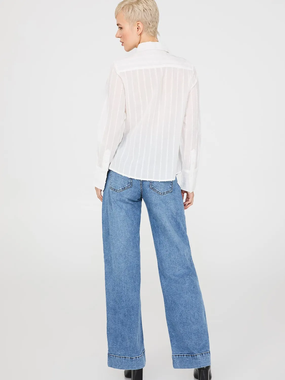 Suzy Shier Tops|Long Sleeve>Textured Long Sleeve Button-Front Blouse