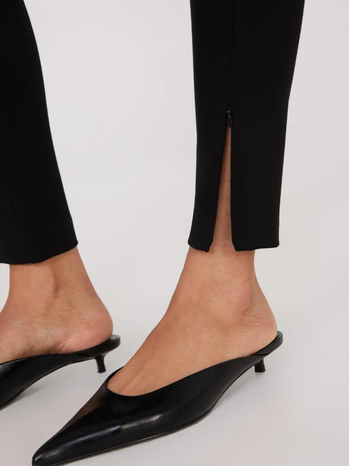 Suzy Shier Pants>Zipper Hem Skinny Leg Pants